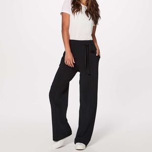 Lululemon Noir pant
